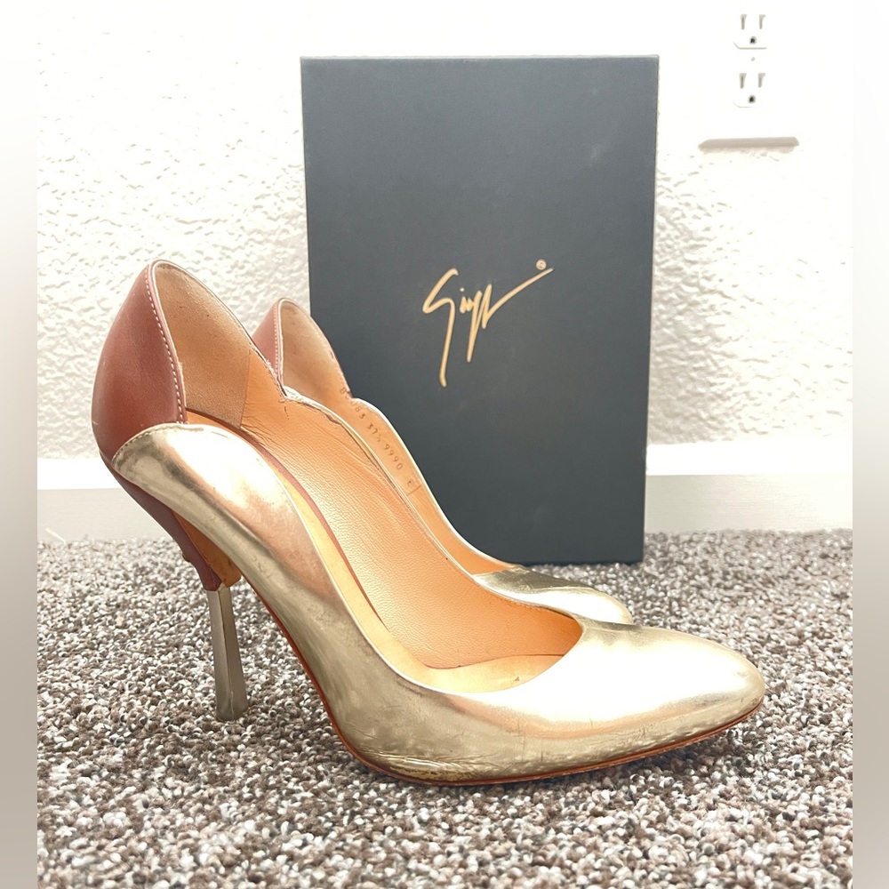 Giuseppe Zanotti Gold Leather pumps, size 37